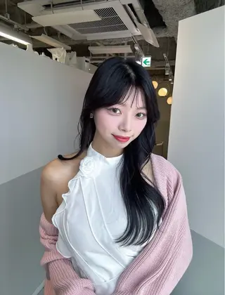 セミロング カラー 顔まわりの神様✨ 透明感カラー藤嶋秀幸のヘアスタイル