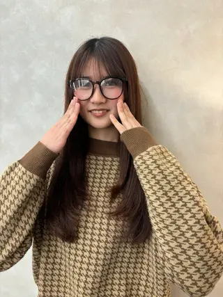 ロング ワイズミ モモカのヘアスタイル