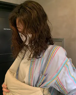 ミディアム パーマ アンニュイヘア🪽 ayumiのヘアスタイル