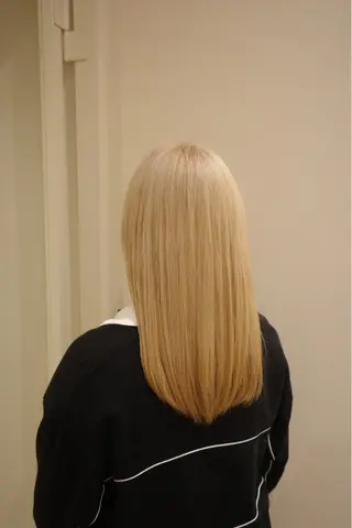 カラー ユン チェウォン NEROのヘアスタイル