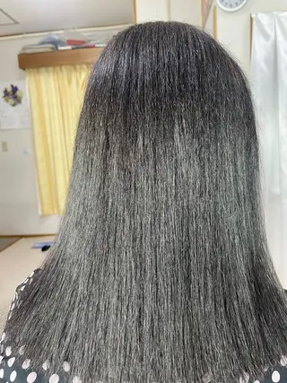 カラー SPIN HAIR WORKS所属・ラマ シャムクリスナのヘアスタイル