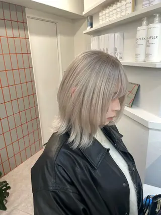 ミディアム 韓国ハイトーン🦋 hikariのヘアスタイル