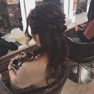 ロング ヘアアレンジ ライト写真場所属・タニモト ユイのヘアスタイル