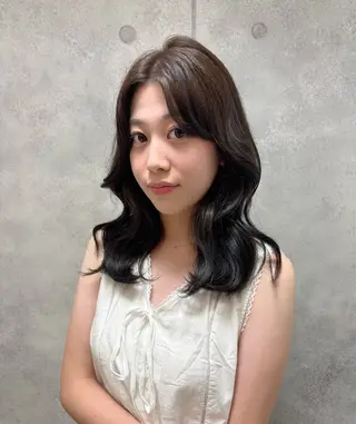 ミディアム issei 梅田ハイトーン⭐️のヘアスタイル