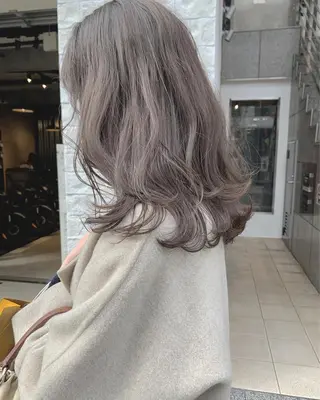 ミディアム カラー マツエク・マツパ ハイトーン&暗髪🔥 表参道二刀流マエダのヘアスタイル