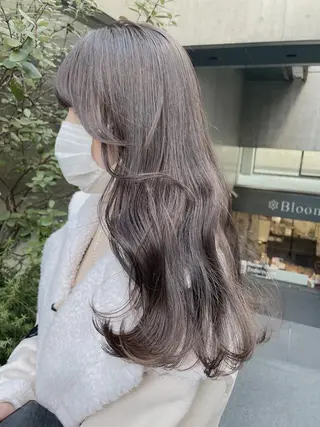 ロング カラー レイヤーカット 透明感カラーのヘアスタイル