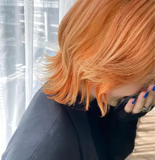 ショート カラー 梅田ハイトーン チダ ヒナノのヘアスタイル