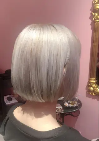 ショート カラー ILu.所属・櫻井 愛弓のヘアスタイル