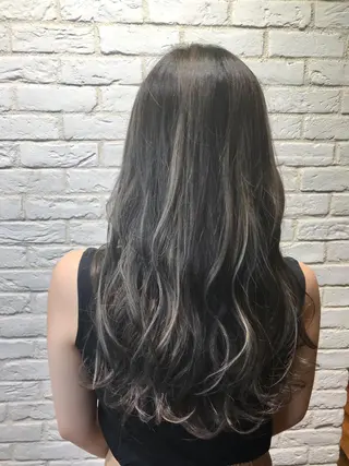 ロング カラー UMEDA FIGAROのヘアスタイル