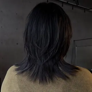 ミディアム ウルフ/レイヤー/ ブリーチカラーのヘアスタイル