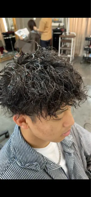 ショート パーマ 垣内 征斗のヘアスタイル