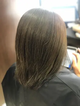 ミディアム カラー 嶌田 沙紀のヘアスタイル