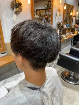 メンズ CAFE  and  HAIR  SALON  re:verb所属・今枝莉菜 上品なツヤカラーのヘアスタイル