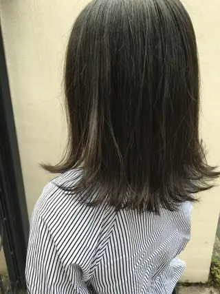 ミディアム カラー THE DAY所属・AKI HASHIMOTOのヘアスタイル