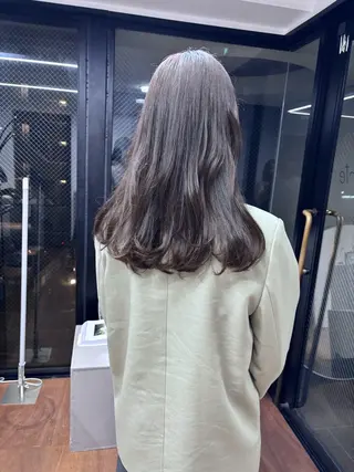 ロング カラー 柔らかストレートと ツヤカラー/和田陽向のヘアスタイル