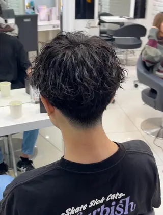 ショート カラー パーマ メンズ 【シャドウパーマ センターパート】義心のヘアスタイル