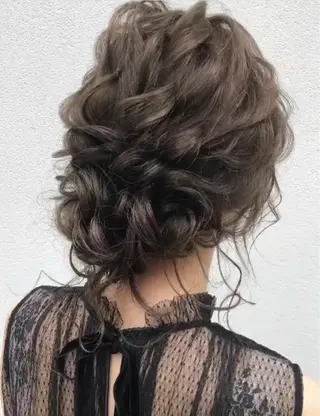 ヘアアレンジ カレンダー 弁天町Tomoのヘアスタイル