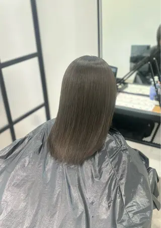 カラー 岸田 瑠美のヘアスタイル