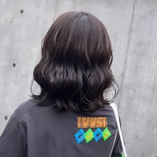 ミディアム カラー カジュアルを女っぽく 𝗮𝘆𝗮𝗰𝗼のヘアスタイル