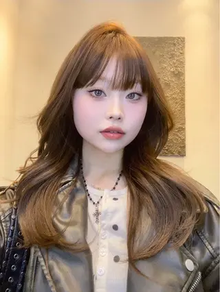 セミロング にこ🐻‍❄️🫧 透明感カラー🤍のヘアスタイル