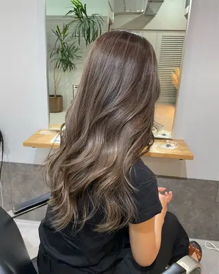 ロング カラー ミルクティーベージュ ❤︎レイヤー　MIAのヘアスタイル