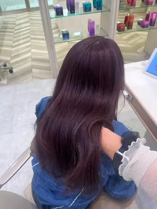 セミロング カラー 𝑴𝑰𝑨🎀赤髪 /ピンク/髪質改善のヘアスタイル