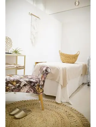 ロング カラー パーマ ヘアアレンジ ネイル マツエク・マツパ アイブロウ 💋美ボディサロン eta【エタ】💋のエステ・リラクイメージ