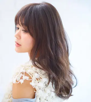 ミディアム カラー THE DAY所属・AKI HASHIMOTOのヘアスタイル