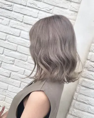 ミディアム カラー 青野 葵のヘアスタイル