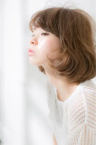 ミディアム 鬼澤 なお子のヘアスタイル