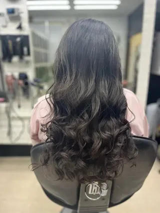 ロング Jefferson Luiz Hair Designer所属・Japuska ジャプスカのヘアスタイル