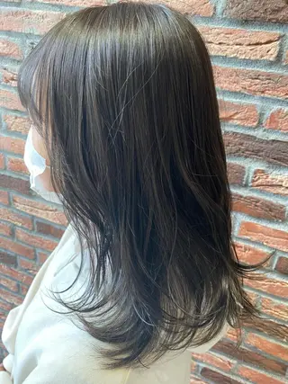 ミディアム カラー エクステ／インナー カラー 礒野朱里のヘアスタイル