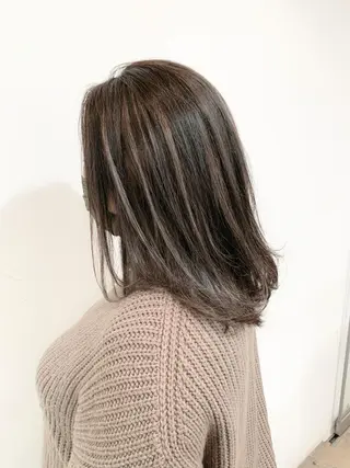 セミロング カラー 乳井 悠香のヘアスタイル