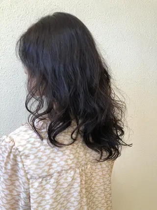 セミロング パーマ ツキノキ ミナのヘアスタイル
