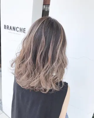 セミロング カラー 具志 正太のヘアスタイル