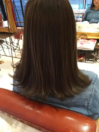 セミロング カラー THE DAY所属・AKI HASHIMOTOのヘアスタイル