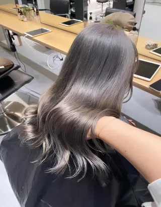 セミロング カラー lulu.表参道所属・似合わせレイヤー✨️ RIEのヘアスタイル