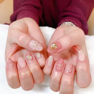 ネイル 根津 綾子のネイルデザイン