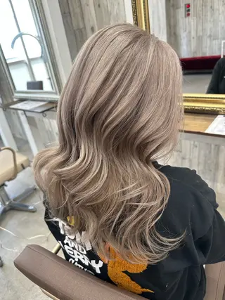 ロング カラー ヘアアレンジ GO TODAY シェアサロン 原宿本店所属・原宿ハイトーンカラー 🌼みるい🌼のヘアスタイル