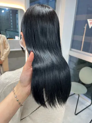 ミディアム maya レイヤーカットのヘアスタイル