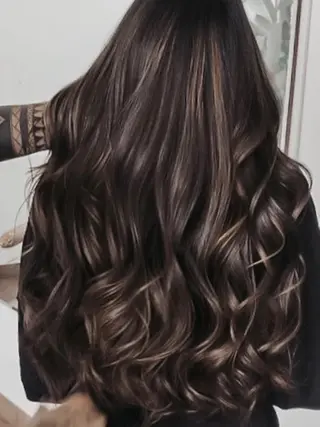 セミロング ＿WHITE鳳店 アンダーバーホワイトのヘアスタイル