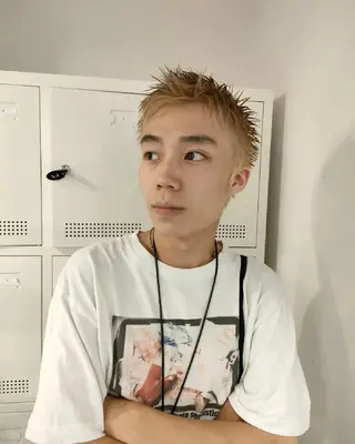 ショート ⭕鏡のような劇艶/ 賀川サトシ⭕️のヘアスタイル