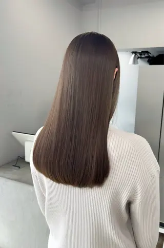 カラー maina/透明感 ベージュ/ブラウンのヘアスタイル