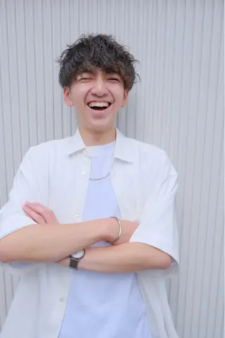 ショート パーマ メンズ 吉岡 昌吾のヘアスタイル