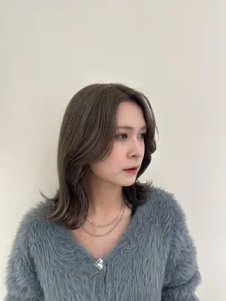 セミロング カラー タイトボブ個性派カラ ーAKANEのヘアスタイル