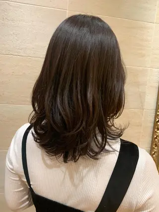 ミディアム カラー 青山 莉奈のヘアスタイル