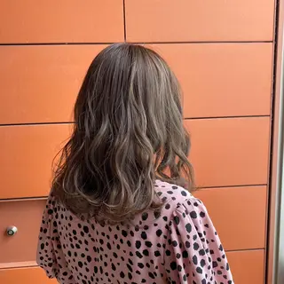 セミロング カラー Minori【ミノリ】所属・井手 孔介のヘアスタイル