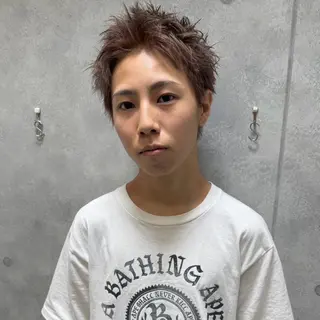 ショート カラー issei 梅田ハイトーン⭐️のヘアスタイル