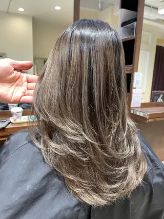 ミディアム カラー Che'ri所属・海外レイヤー/ レイヤーカット/和田のヘアスタイル