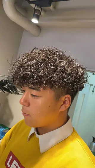 セミロング パーマ ヘアアレンジ メンズ 艶カラー の達人のヘアスタイル